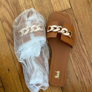 Chain decor slide sandals